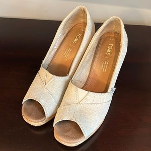 Tom’s Cork Cream wedges Size 8.5